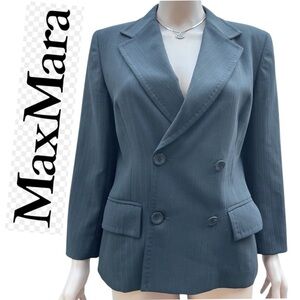 MAX MARA MADE IN ITALY Womens Blazer 100% Virgin Wool. Size 8
Classic Jacket
